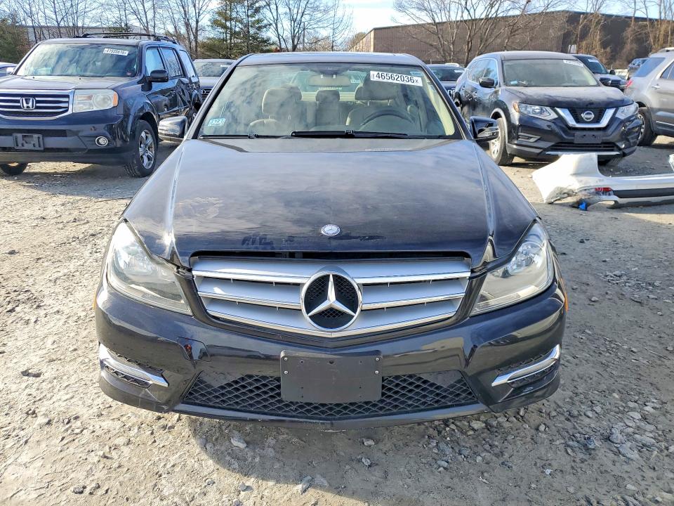 2012 Mercedes-benz C-klasse VIN WDDGF8BB4CR228860 COPART salvage auction — MINOR DENT/SCRATCHES, Salvage Title, sold $1,150 on 2026-07-17 (photo 5)