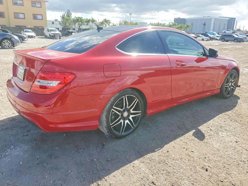 2014 Mercedes-benz VIN WDDGJ4HB9EG265805 COPART salvage auction — UNDERCARRIAGE, Salvage Title, sold $3,550 on 2026-08-11 (photo 3)