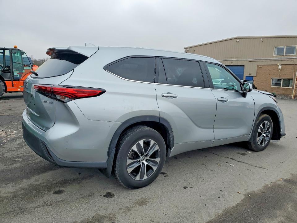 2023 Toyota Highlander hybrid VIN 5TDKBRCH3PS126997 COPART salvage auction — FRONT END, Va - Cert Of Title - Salvage, sold $14,200 on 2026-07-07 (photo 3)