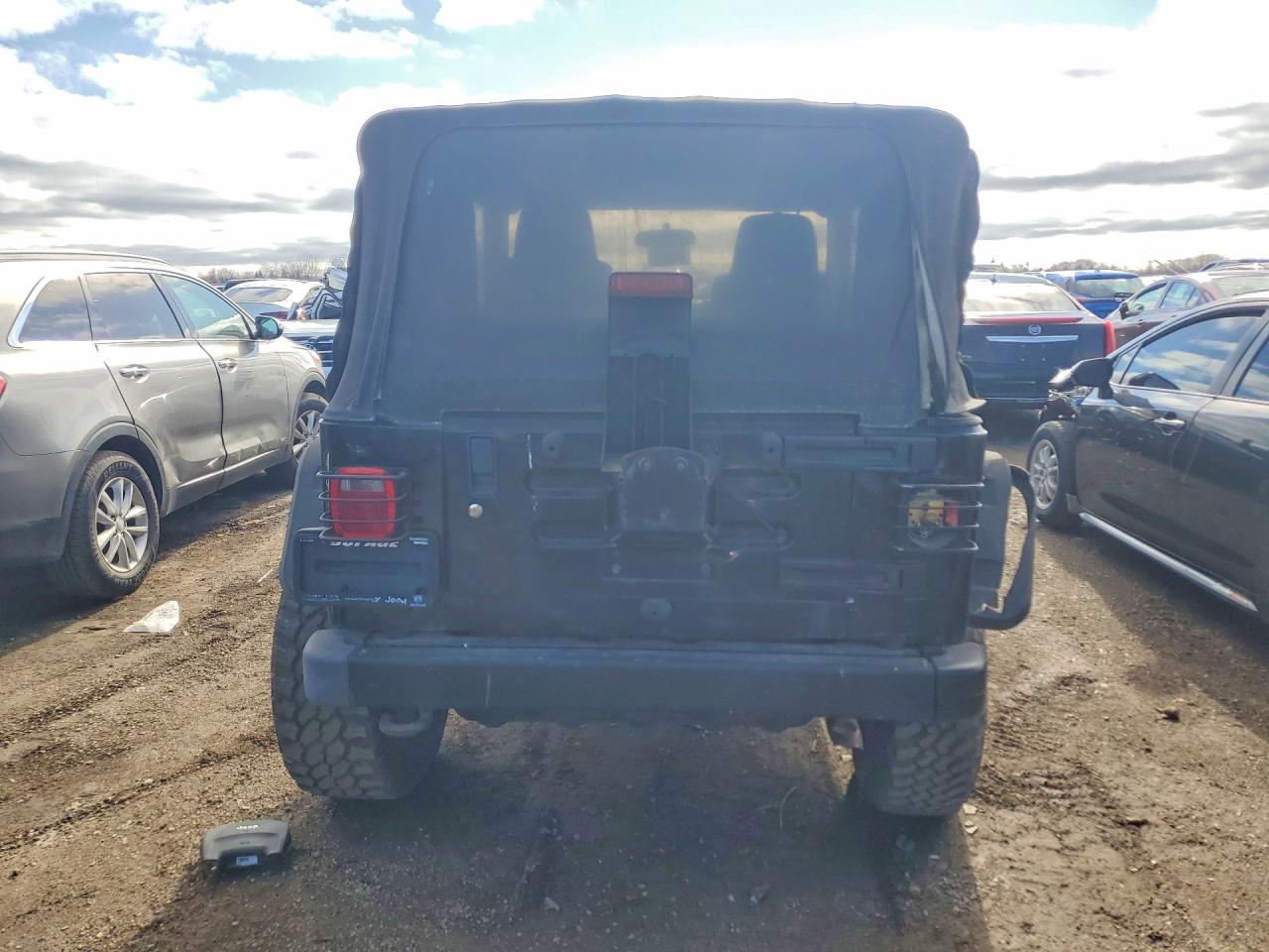 2004 Jeep Wrangler VIN 1J4FA49S84P801236 COPART salvage auction — Minor Dent/Scratches, IL - CERT OF TITLE-REBUILT, sold $2,950 on 2026-07-09 (photo 6)