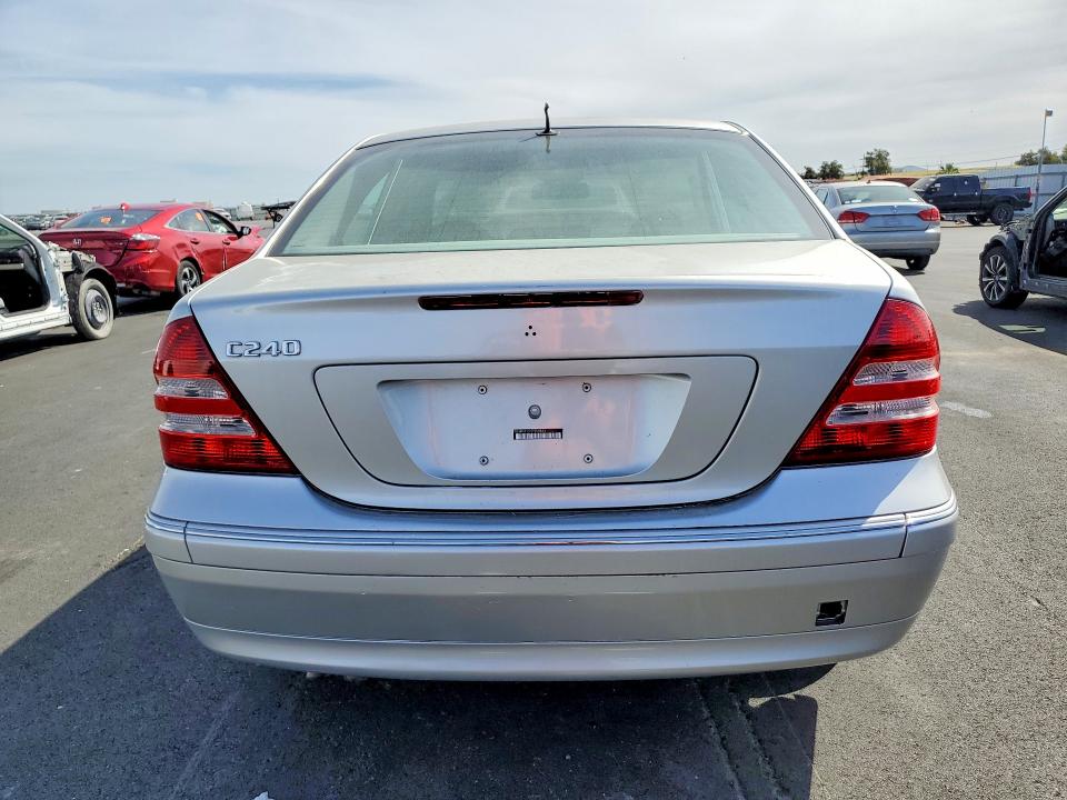 2005 Mercedes-benz C class VIN WDBRF61J75F558463 COPART salvage auction — MINOR DENT/SCRATCHES, Ca - Dis/Dlr/Exp Only Clean Title, sold $500 on 2026-07-08 (photo 6)