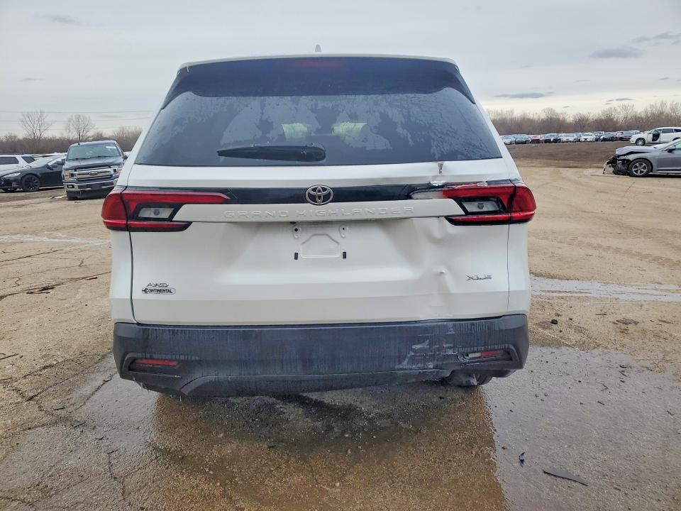 2026 Toyota Highlander VIN 5TDAAAB50TS107700 COPART salvage auction — Front End, IL - SALVAGE CERTIFICATE, sold $19,400 on 2026-05-06 (photo 6)