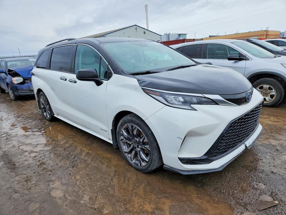 2021 Toyota Sienna VIN 5TDGRKEC9MS007969 COPART salvage auction — VANDALISM, Salvage Title, sold $3,500 on 2026-07-30 (photo 4)