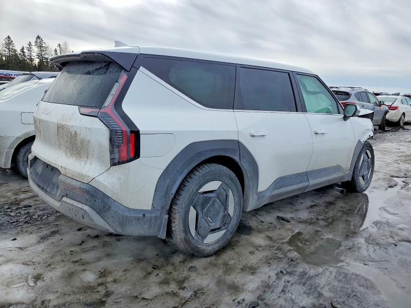 2025 Kia Ev9 VIN KNDAB5S17S6058012 COPART salvage auction — FRONT END, QC - GRAVEMENT ACCIDENTE, sold $10,800 on 2026-07-28 (photo 3)