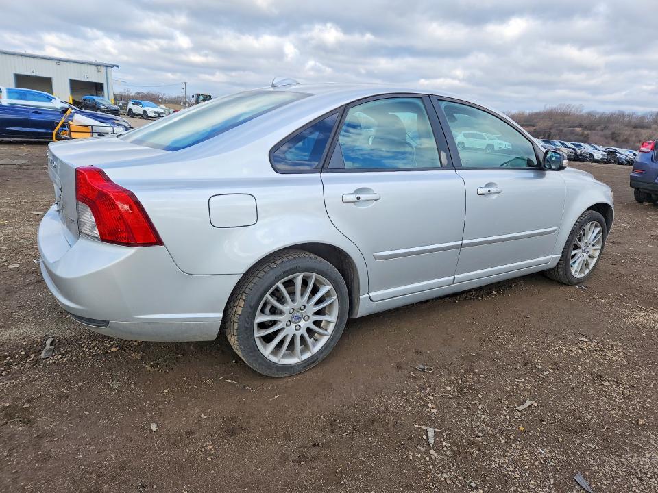2010 Volvo S40 VIN YV1382MS9A2494436 COPART salvage auction — FRONT END, IN - CERTIFICATE OF TITLE, sold $375 on 2026-08-07 (photo 3)