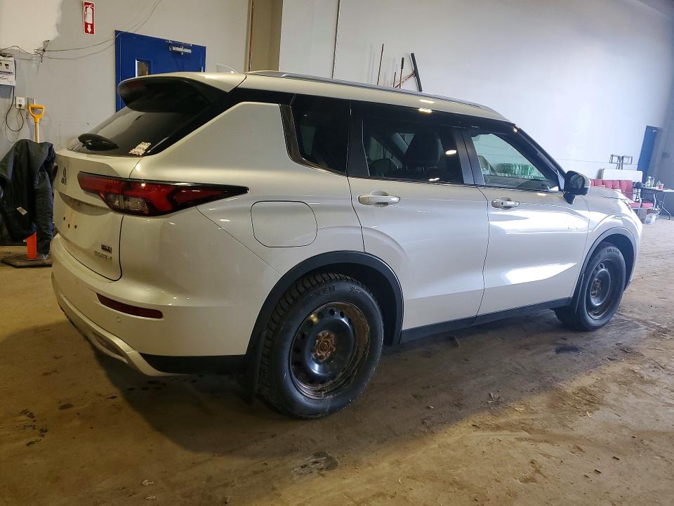 2025 Mitsubishi Outlander VIN JA4T5VA95SZ601034 COPART salvage auction — FRONT END, Pe - Salvage Title, sold $21,300 on 2026-07-23 (photo 3)