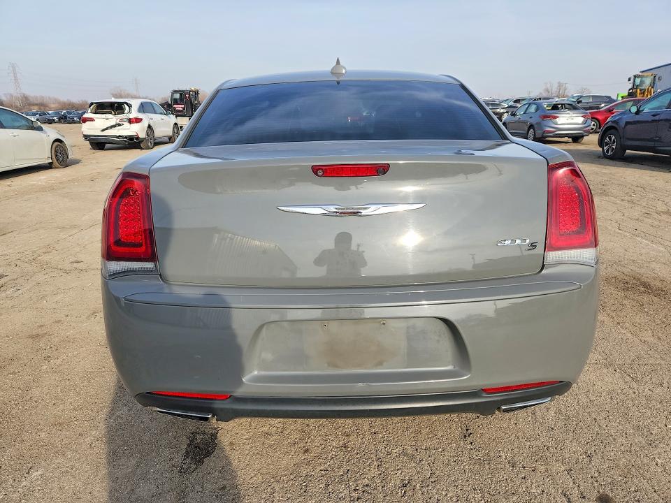 2019 Chrysler 300 VIN 2C3CCABG0KH516558 COPART salvage auction — HAIL, Il - Salvage Certificate, sold $2,450 on 2026-07-03 (photo 6)