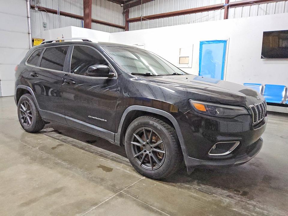 2019 Jeep Cherokee VIN 1C4PJLDB1KD487892 COPART salvage auction — MINOR DENT/SCRATCHES, Tx - Certificate Of Title (P), sold $8,600 on 2026-09-15 (photo 4)
