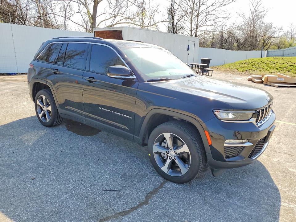 2022 Jeep Grand cherokee VIN 1C4RJYB60N8758322 COPART salvage auction — MINOR DENT/SCRATCHES, Mo - Certificate Of Title, sold $18,800 on 2026-07-09 (photo 4)