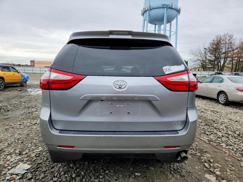 2018 Toyota Sienna VIN 5TDYZ3DC1JS910401 COPART salvage auction — SIDE, Salvage Title, sold $2,600 on 2026-07-22 (photo 6)