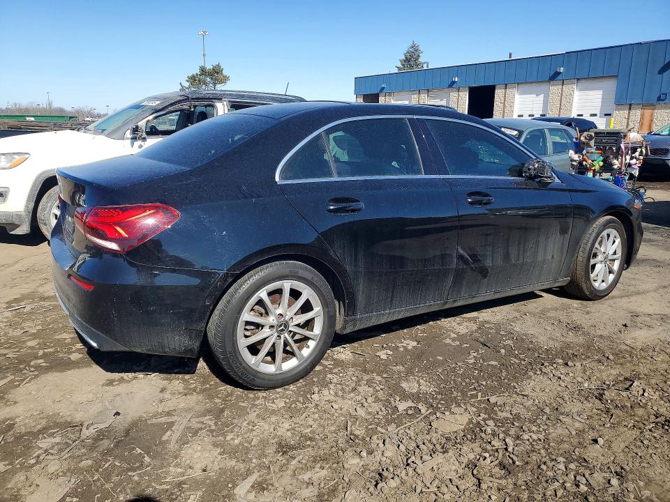 2021 Mercedes-benz A-klasse VIN W1K3G4EB4MJ309826 COPART salvage auction — ROOF, MI - CERT OF TITLE-SALVAGE VEHICLE, sold $325 on 2026-07-21 (photo 3)