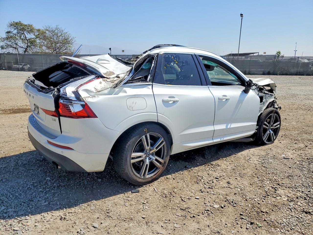 2020 Volvo XC60 VIN YV4102DK9L1411971 COPART salvage auction — Rollover, CA - SALVAGE CERTIFICATE, sold $1,350 on 2026-07-10 (photo 3)