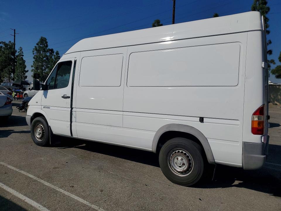2005 Sprinter 2500 sprin VIN WD2PD644555767032 COPART salvage auction — MINOR DENT/SCRATCHES, CA - DIS/DLR/EXP ONLY CLEAN TITLE, sold $950 on 2026-07-07 (photo 2)