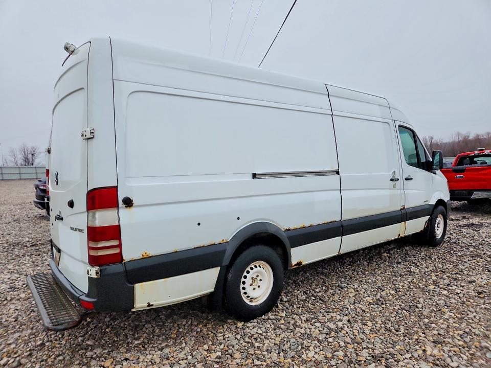 2014 Mercedes-benz Sprinter VIN WD3PE8DE2E5900729 COPART salvage auction — MINOR DENT/SCRATCHES, Mi - Dealer Only Clean Title (P), sold $2,500 on 2026-07-09 (photo 3)