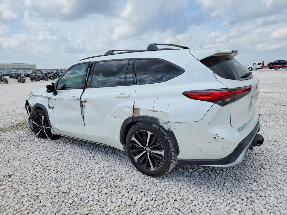 2021 Toyota Highlander VIN 5TDLZRAH1MS049612 COPART salvage auction — SIDE, TX - SALVAGE VEHICLE TITLE, sold $5,800 on 2026-07-23 (photo 2)