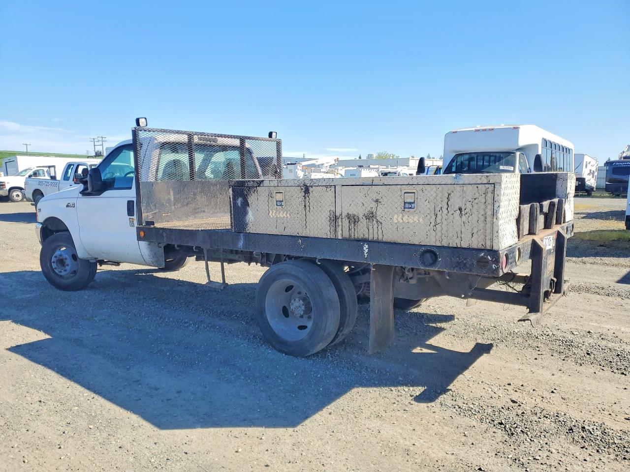 1999 Ford F-450 VIN 3FDXF46S3XMA32540 COPART salvage auction — Normal Wear, CA - DIS/DLR/EXP ONLY CLEAN TITLE, sold $525 on 2026-07-07 (photo 2)