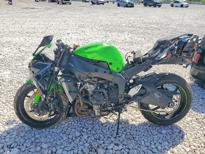 2025 Kawasaki Zx VIN JKBZXJK1XSA011640 COPART salvage auction — ROLLOVER, Salvage Title, sold $200 on 2026-07-23 (photo 3)