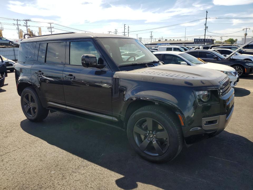 2022 Land rover Defender VIN SALE27RU8N2101158 COPART salvage auction — MINOR DENT/SCRATCHES, Ca - Dis/Dlr/Exp Only Clean Title, sold $31,500 on 2026-07-15 (photo 4)