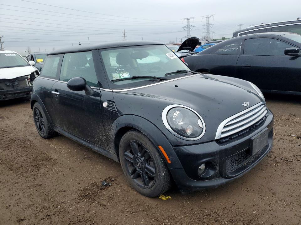 2013 Mini Cooper VIN WMWSU3C59DT373500 COPART salvage auction — NORMAL WEAR, Il - Certificate Of Title, sold $1,050 on 2026-07-07 (photo 4)