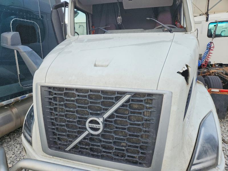 2025 Volvo Vnr VIN 4V4WC9EHXSN677443 COPART salvage auction — ROLLOVER, Ne - Cert Of Title-Salvage, sold $36,500 on 2026-08-06 (photo 7)