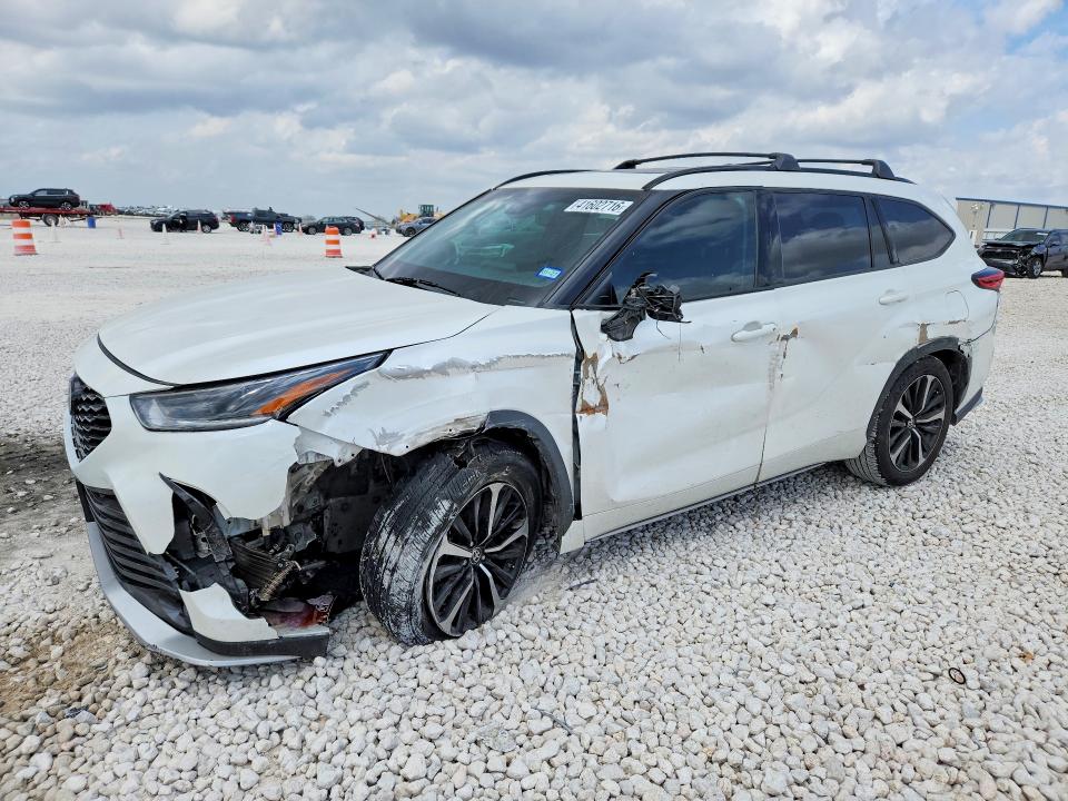 2021 Toyota Highlander VIN 5TDLZRAH1MS049612 COPART salvage auction — SIDE, TX - SALVAGE VEHICLE TITLE, sold $5,800 on 2026-07-23 (photo 1)