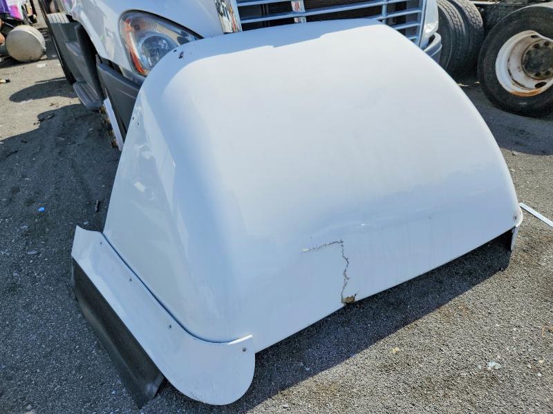 2016 Freightliner Cascadia 125 VIN 1FUBGEDV6GLHC5674 COPART salvage auction — MINOR DENT/SCRATCHES, IN - CERTIFICATE OF TITLE, sold $5,000 on 2026-07-27 (photo 9)