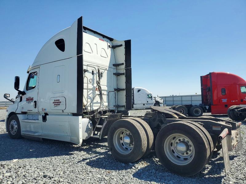 2018 Freightliner Cascadia 126 VIN 3AKJHHDR8JSJP5517 COPART salvage auction — MINOR DENT/SCRATCHES, CA - DIS/DLR/EXP ONLY CLEAN TITLE, sold $17,350 on 2026-09-17 (photo 3)