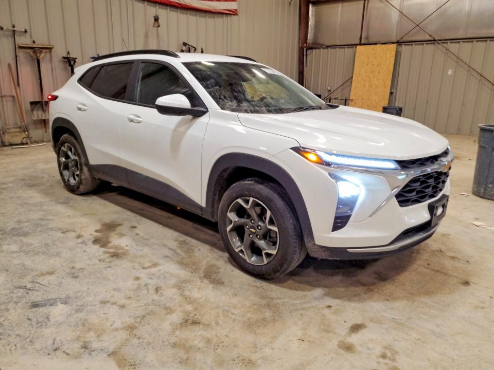 2025 Chevrolet Trax VIN KL77LHEP0SC220795 COPART salvage auction — MINOR DENT/SCRATCHES, WI - CERTIFICATE OF TITLE, sold $16,500 on 2026-07-09 (photo 4)