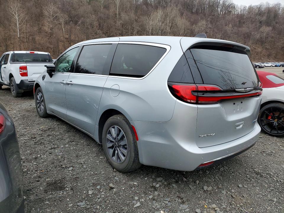 2024 Chrysler Pacifica VIN 2C4RC1S76RR141544 COPART salvage auction — WATER/FLOOD, Nj - Cert Of Title-Salvage Flood, sold $14,200 on 2026-07-03 (photo 2)