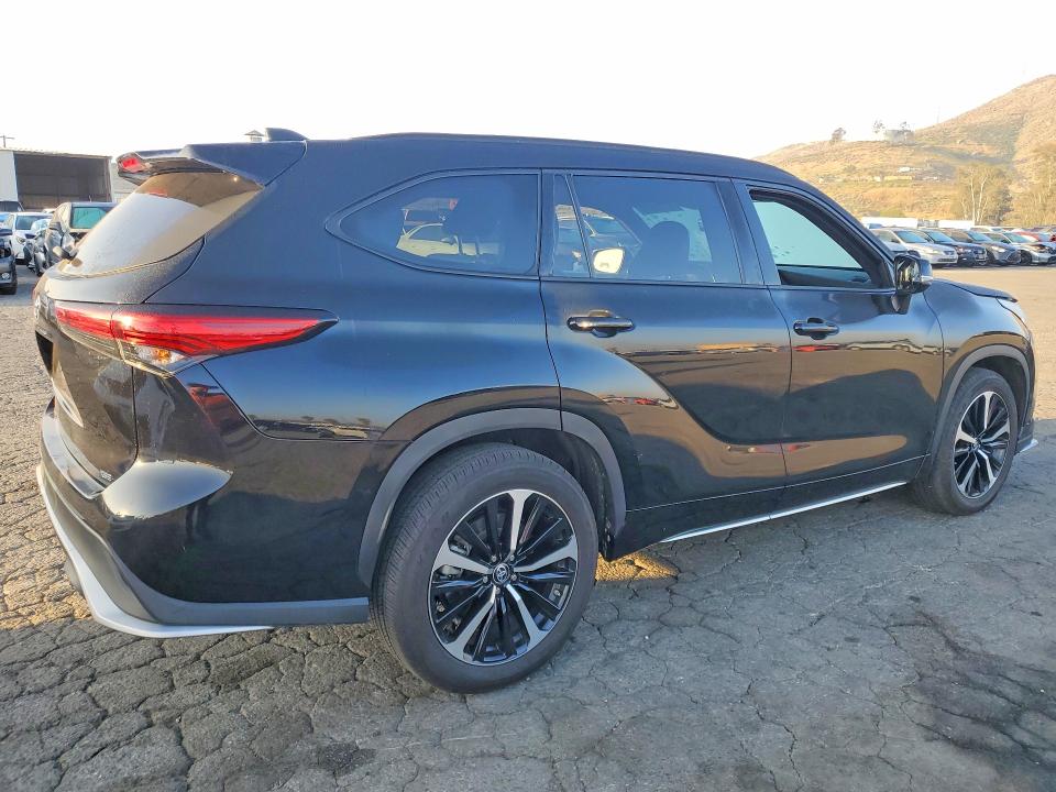 2022 Toyota Highlander VIN 5TDLZRAH7NS133337 COPART salvage auction — BURN, CA - SALVAGE CERTIFICATE, sold $8,000 on 2026-07-27 (photo 3)