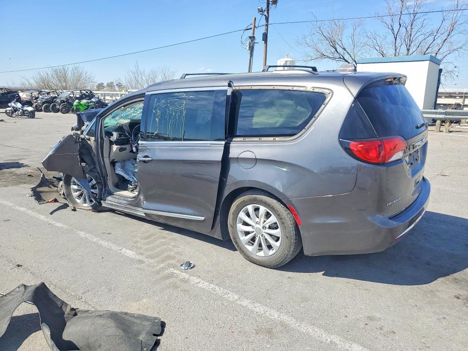 2017 Chrysler Pacifica VIN 2C4RC1BG5HR642665 COPART salvage auction — FRONT END, Salvage Title, sold $400 on 2026-09-10 (photo 2)