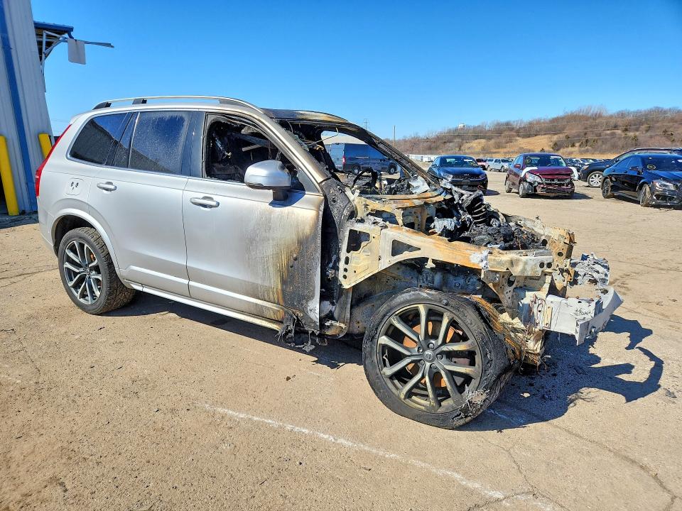 2018 Volvo Xc90 VIN YV4102PK2J1361410 COPART salvage auction — BURN, Il - Junking Cert Of A Vehicle, sold $325 on 2026-08-05 (photo 4)