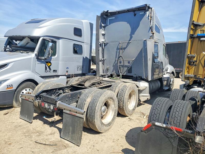 2019 Kenworth Construction VIN 1XKYD49X3KJ254334 COPART salvage auction — SIDE, IL - SALVAGE CERTIFICATE, sold $9,800 on 2026-07-23 (photo 4)