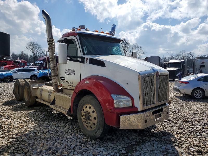 2016 Kenworth T880 VIN 1XKZD40X1GJ483460 — COPART salvage auction photo