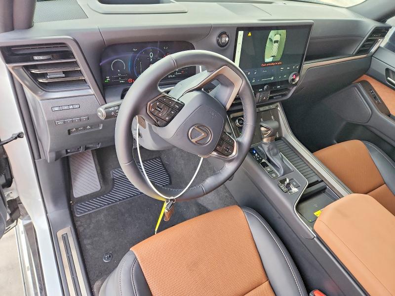 2025 Lexus Gx VIN JTJTBCDX5S5063839 COPART salvage auction — SIDE, Salvage Title, sold $54,000 on 2026-08-12 (photo 8)