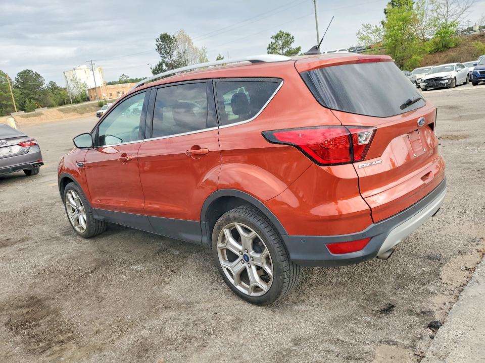 2019 Ford Escape VIN 1FMCU9J95KUB01321 COPART salvage auction — NORMAL WEAR, Sc - Certificate Of Title, sold $4,000 on 2026-07-28 (photo 2)