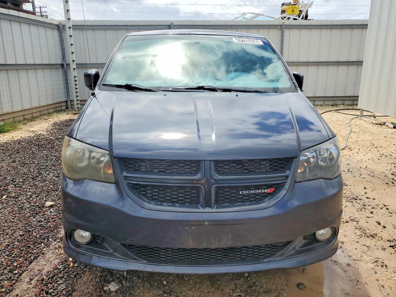 2014 Dodge Grand Caravan VIN 2C4RDGCGXER462608 COPART salvage auction — Normal Wear, HI - CERT OF TITLE-REPOSSESSION, sold $1 on 2026-06-29 (photo 5)