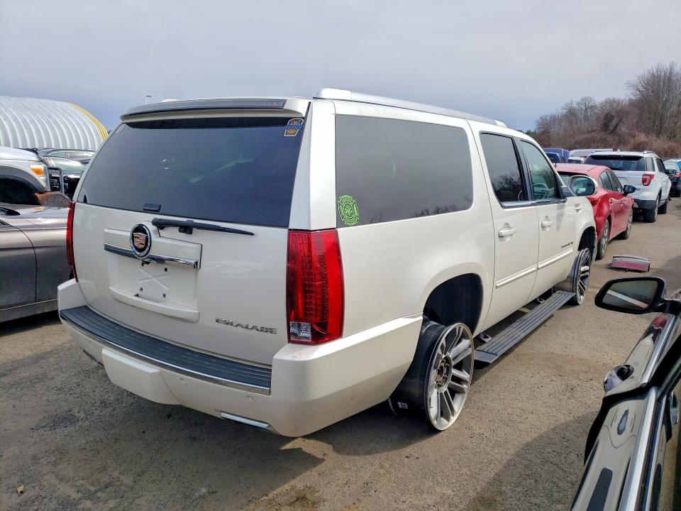 2013 Cadillac Escalade VIN 1GYS4JEF7DR166589 COPART salvage auction — MINOR DENT/SCRATCHES, Ct - Certificate Of Title, sold $3,500 on 2026-07-09 (photo 3)
