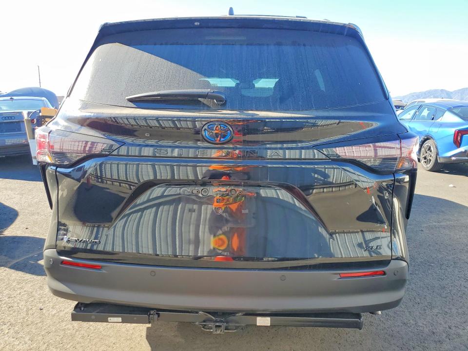 2025 Toyota Sienna VIN 5TDCSKFCXSS212666 COPART salvage auction — FRONT END, Ca - Salvage Certificate, sold $15,100 on 2026-07-15 (photo 6)
