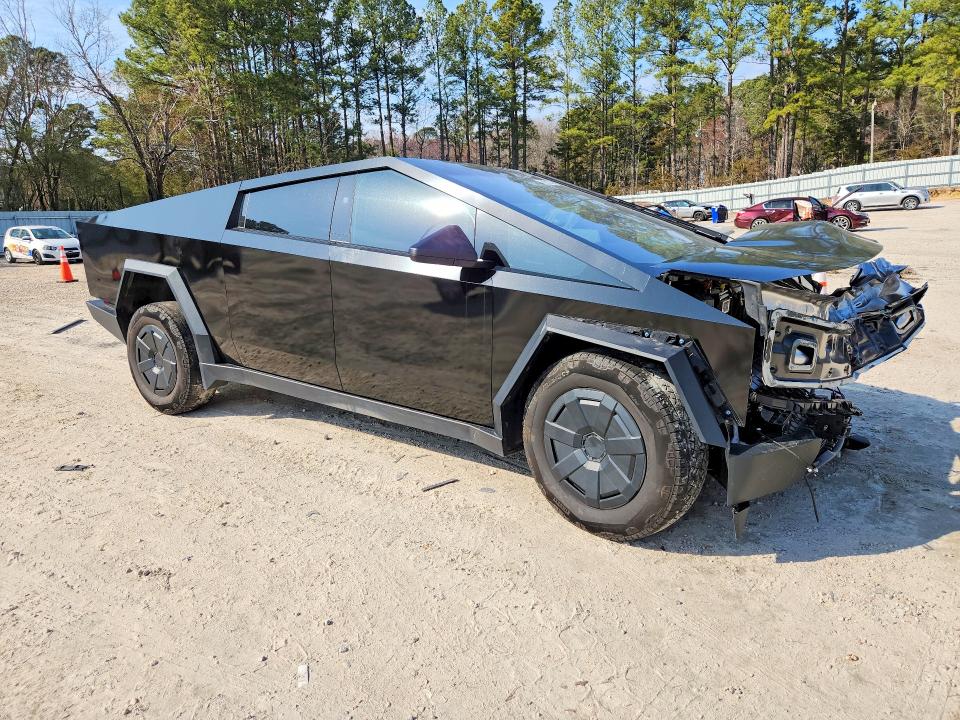 2025 Tesla Cybertruck VIN 7G2CEHED1SA073210 COPART salvage auction — FRONT END, Salvage Title, sold $18,000 on 2026-08-21 (photo 4)