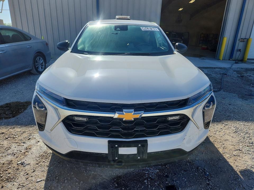 2025 Chevrolet Trax VIN KL77LFEP9SC183900 COPART salvage auction — SIDE, TX - SALVAGE VEHICLE TITLE, sold $10 on 2026-07-09 (photo 5)
