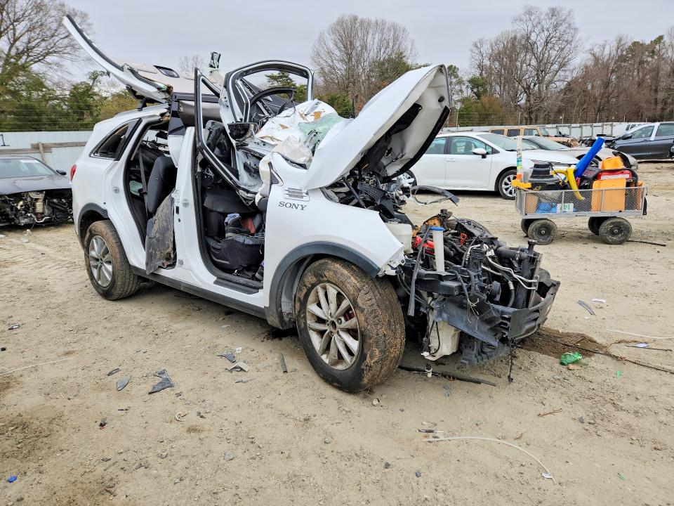 2017 Kia Sorento VIN 5XYPG4A30HG262679 COPART salvage auction — ALL OVER, Md - Cert Of Salvage > 75% Damage, sold $275 on 2026-07-14 (photo 4)