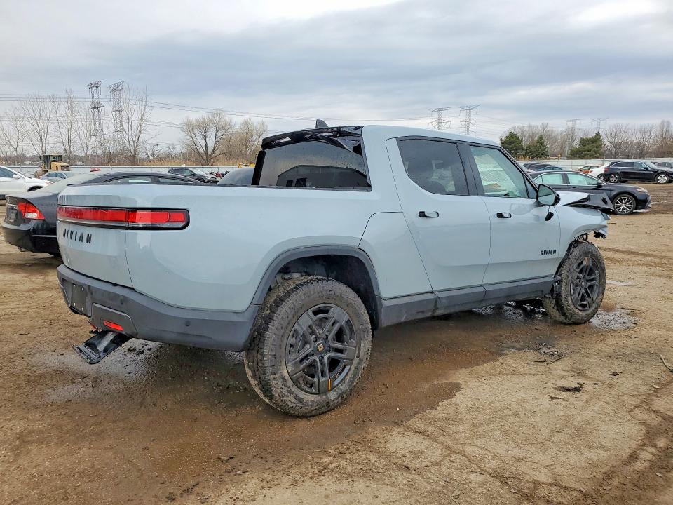 2025 Rivian R1t VIN 7FCTGBAA0SN040168 COPART salvage auction — ROLLOVER, Il - Salvage Certificate, sold $5,700 on 2026-07-07 (photo 3)