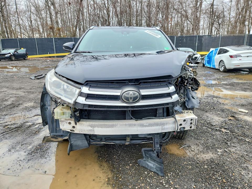 2017 Toyota Highlander VIN 5TDJZRFH2HS511049 COPART salvage auction — FRONT END, Md - Cert Of Salvage > 75% Damage, sold $6,600 on 2026-07-28 (photo 5)