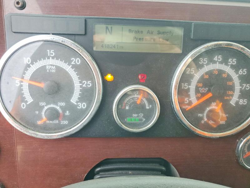2017 Western star/auto car VIN 5KJJBHDV5HLJG9474 COPART salvage auction — MINOR DENT/SCRATCHES, FL - CERTIFICATE OF TITLE, sold $15,900 on 2026-07-07 (photo 8)