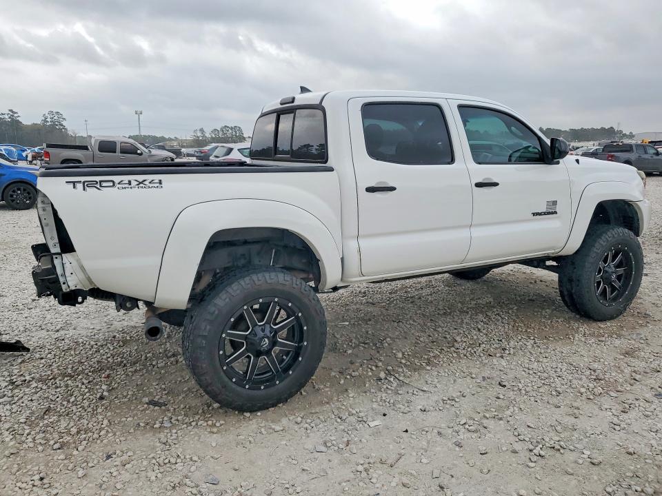 2015 Toyota Tacoma VIN 5TFLU4EN3FX116340 COPART salvage auction — REAR END, TX - CERTIFICATE OF TITLE, sold $6,600 on 2026-07-28 (photo 3)