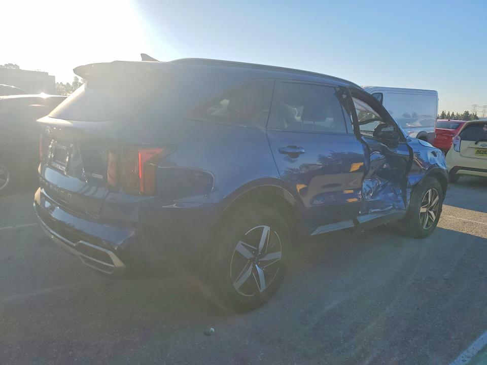 2021 Kia Sorento VIN 5XYRHDLFXMG057961 COPART salvage auction — SIDE, Salvage Title, sold $5,500 on 2026-07-14 (photo 3)