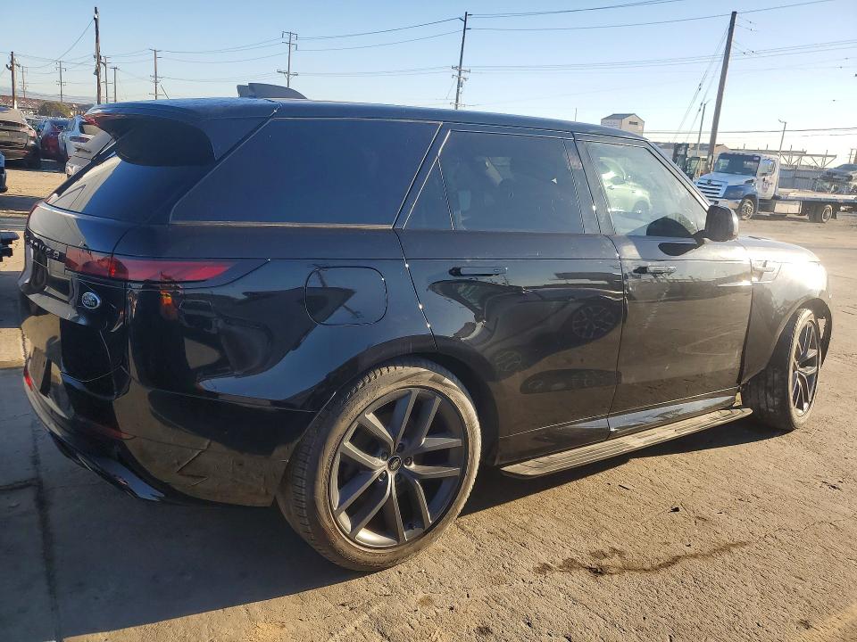 2023 Land rover Range rover sport VIN SAL1L9FU9PA124520 COPART salvage auction — FRONT END, Tx - Dis/Dlr/Exp Only Salvage Title, sold $31,500 on 2026-07-29 (photo 3)