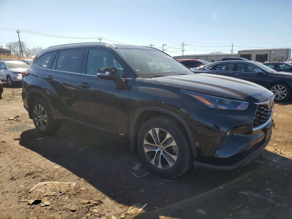 2022 Toyota Highlander VIN 5TDGBRCHXNS543620 COPART salvage auction — HAIL, Il - Salvage Certificate, sold $14,300 on 2026-07-08 (photo 4)