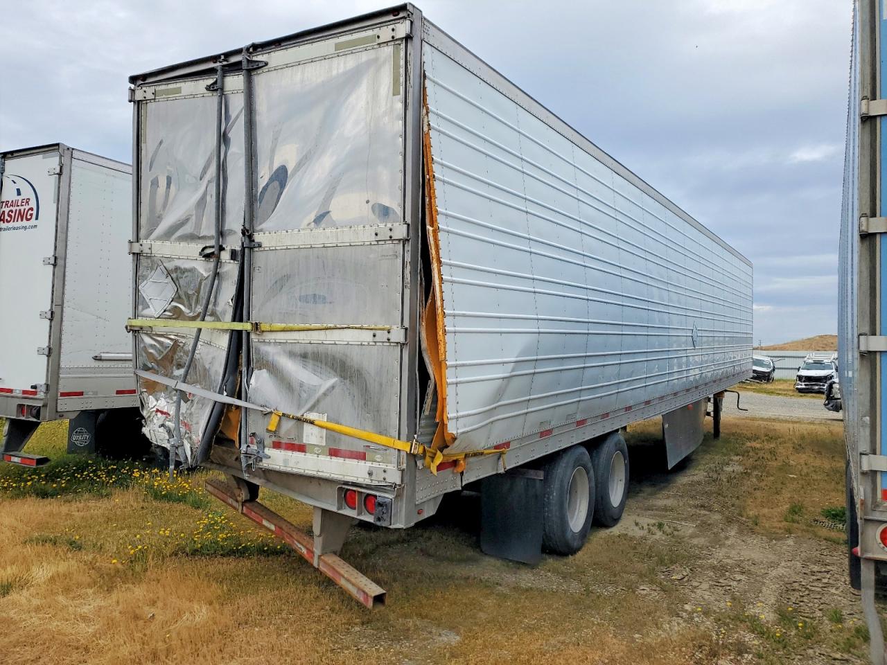 2017 VIN 1UYVS2531HM875317 COPART salvage auction — Rear End, Sc - Salvage Title, sold $3,350 on 2026-09-24 (photo 4)